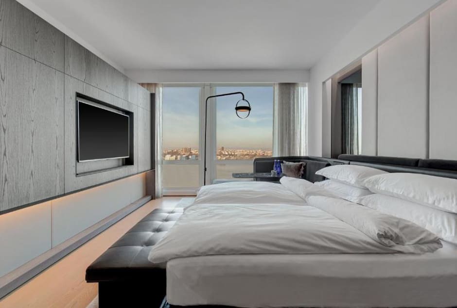 camera da letto del nuovo hotel Equinox a Manhattan