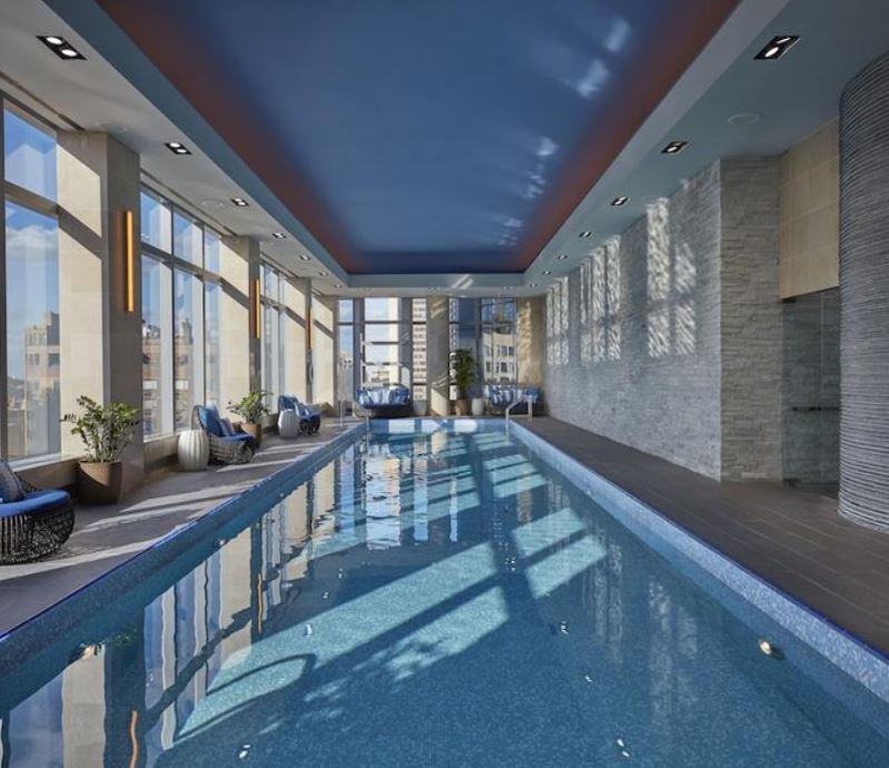 piscina hotel di lusso Mandarin a New York