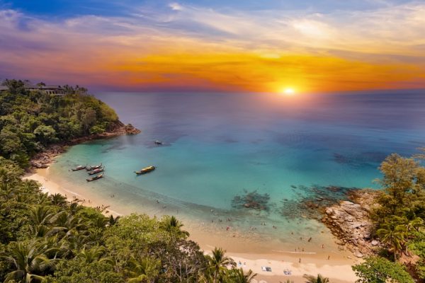 Banana-Beach-a-Phuket-e-una-delle-spiagge-piu-suggestive