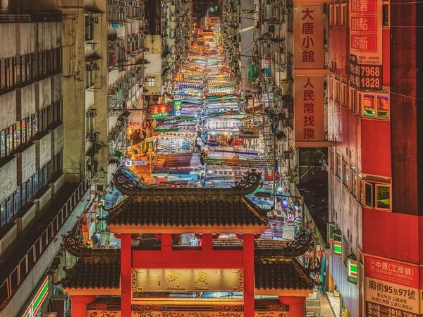 shopping a Temple Street