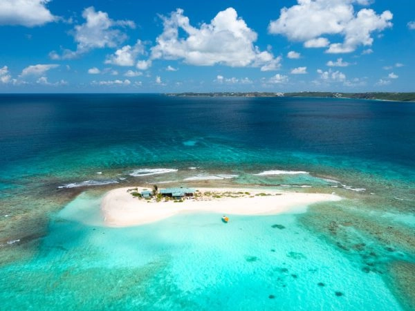 la spiaggia di sandy island caraibi anguilla