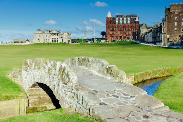 St-Andrews-in-Scozia-ospita-uno-dei-migliori-campi-da-golf-del-mondo