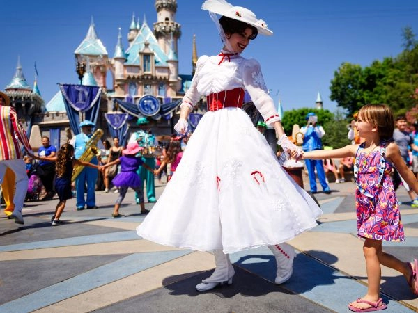 Disneyland è un'icona intramontabile intrisa di nostalgia e storia