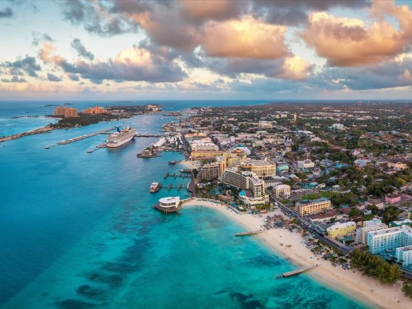 Nassau, la capitale delle Bahamas, è una città ricca di storia e fascino