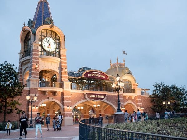Nel 2016 è stata aperta una nuova frontiera di divertimento Shanghai Disneyland