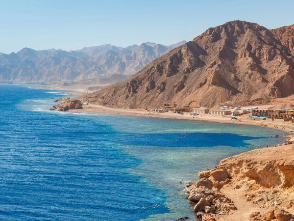 Immergersi nel Blue Hole di Dahab