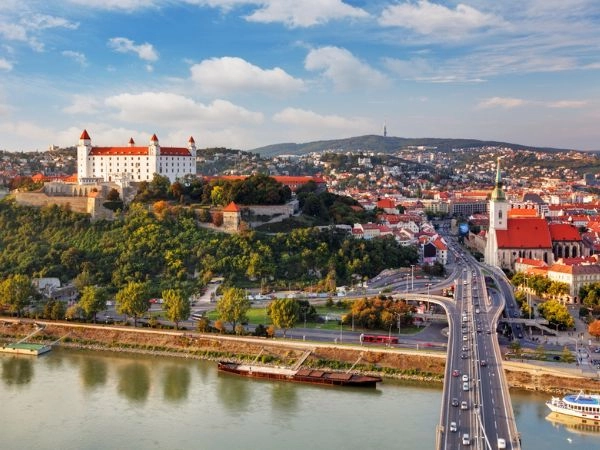 Bratislava ha instaurato un prezioso gemellaggio con la sua vicina Vienna