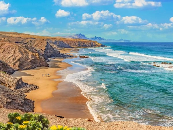 Fuerteventura è oggi considerata una delle migliori isole al mondo per i surfisti