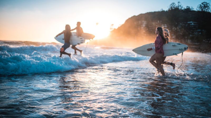 Paradisi del surf: le destinazioni perfette per appassionati di onde
