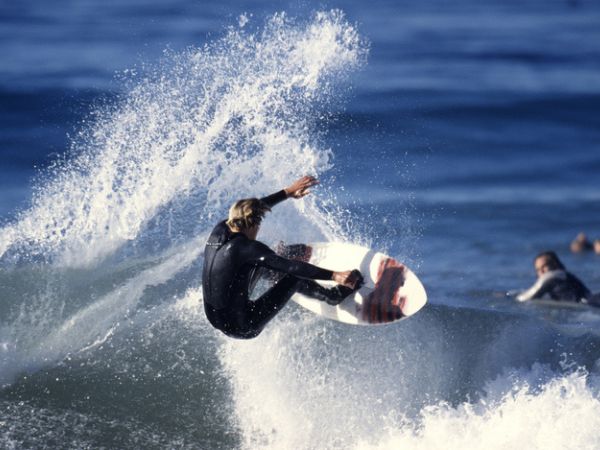 Surf a Malibù, California, sulla costa del Pacifico