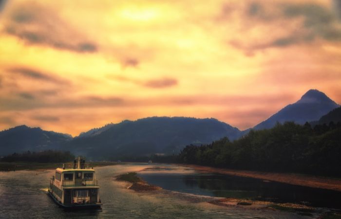crociera fluviale in Cina sul Fiume Li al tramonto