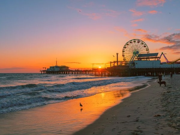 Santa Monica e Venice Beach, fare una passeggiata sul molo, goderti la spiaggia