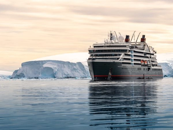 Imbarcarsi sulla World Explorer per un viaggio unico