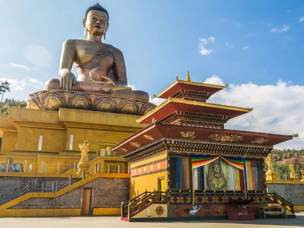 Raggiungere il Buddha Dordenma, nel parco di kuenselphodrang