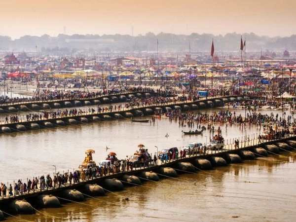 Vivere il Kumbh Mela ad Allahabad tra spiritualità e tradizioni indiane