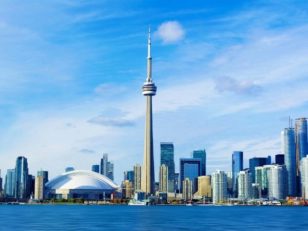 Esplorare Toronto tra modernità e multiculturalità canadese