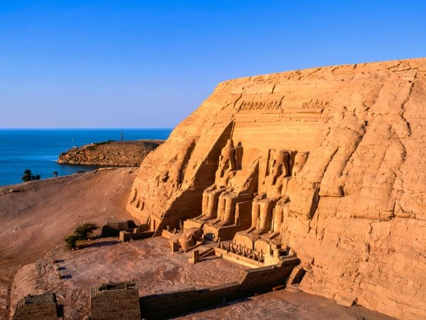 Raggiungere Abu Simbel sulle rive del Lago Nasser in Nubia