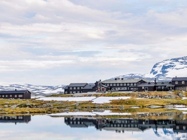 Raggiungere il villaggio di Finse tra montagne e paesaggi norvegesi