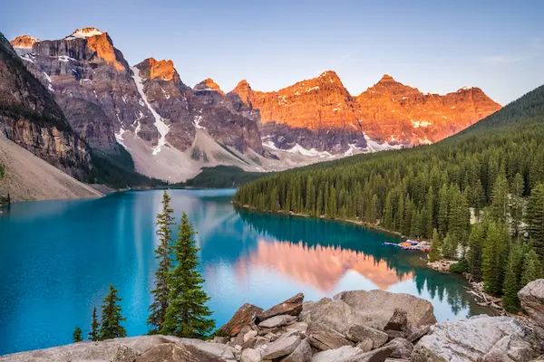 lago-canadese-e-natura-del-paesaggio.