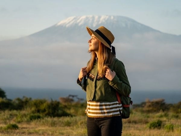 turista a kilimanjaro