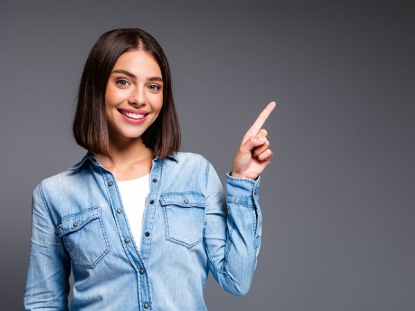 Puntare il dito, un gesto del corpo interpretato diversamente nelle culture