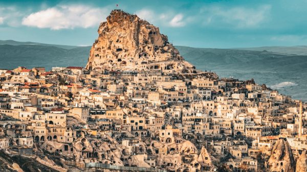 Veduta-del-castello-di-Uchisar-in-Cappadocia