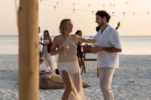 sun-siyam-iru-fushi-beach-club-una-coppia-in-luna-di-miele