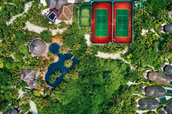 sun-siyam-iru-fushi-per-gli-amanti-del-tennis-ha-campi-in-terra-rossa