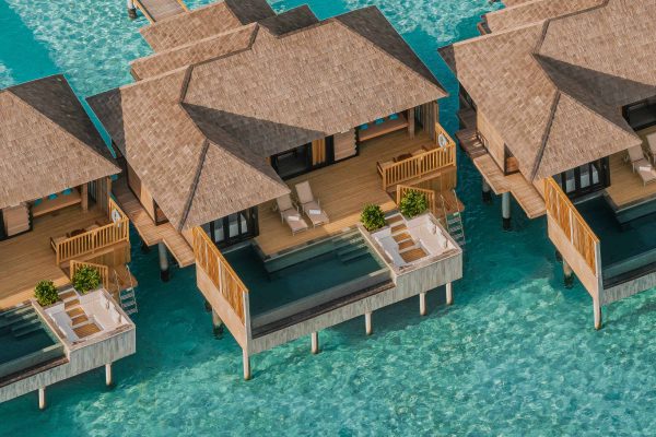 sun-siyam-iru-fushi-vista-dallalto-delle-velle-con-piscina-overwater